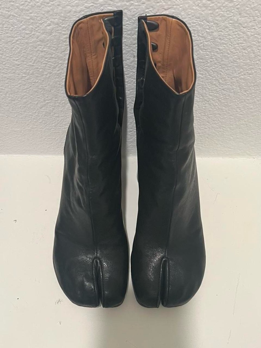 Maison Margiela Black Tabi Leather Ankle Boots 37